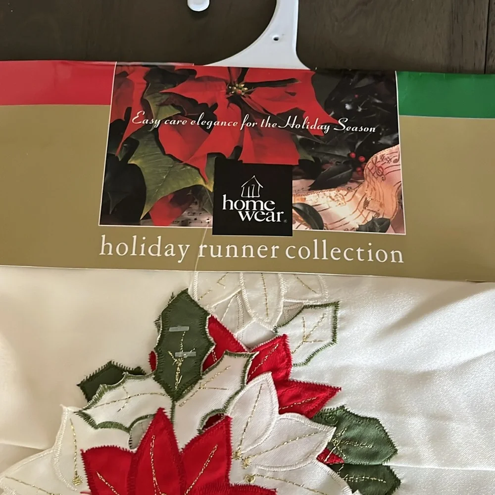 Holiday white & gold table runner.
